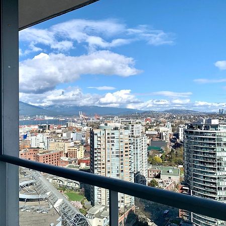 Downtown 3Br 2Ba Views Skytrain Free Parking Apartment Vancouver Exterior photo