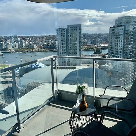 Downtown 3Br 2Ba Views Skytrain Free Parking Apartment Vancouver Exterior photo