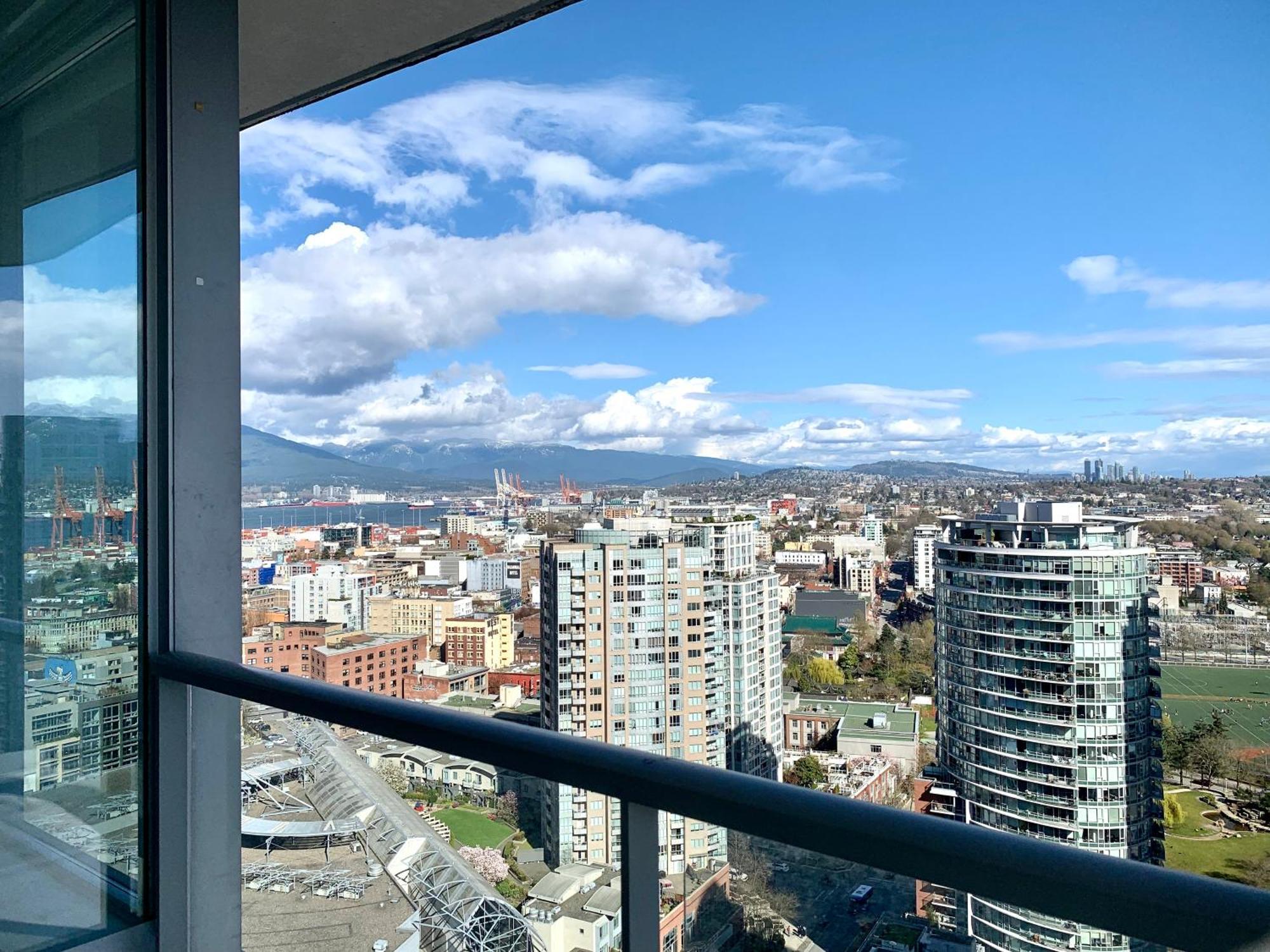 Downtown 3Br 2Ba Views Skytrain Free Parking Apartment Vancouver Exterior photo