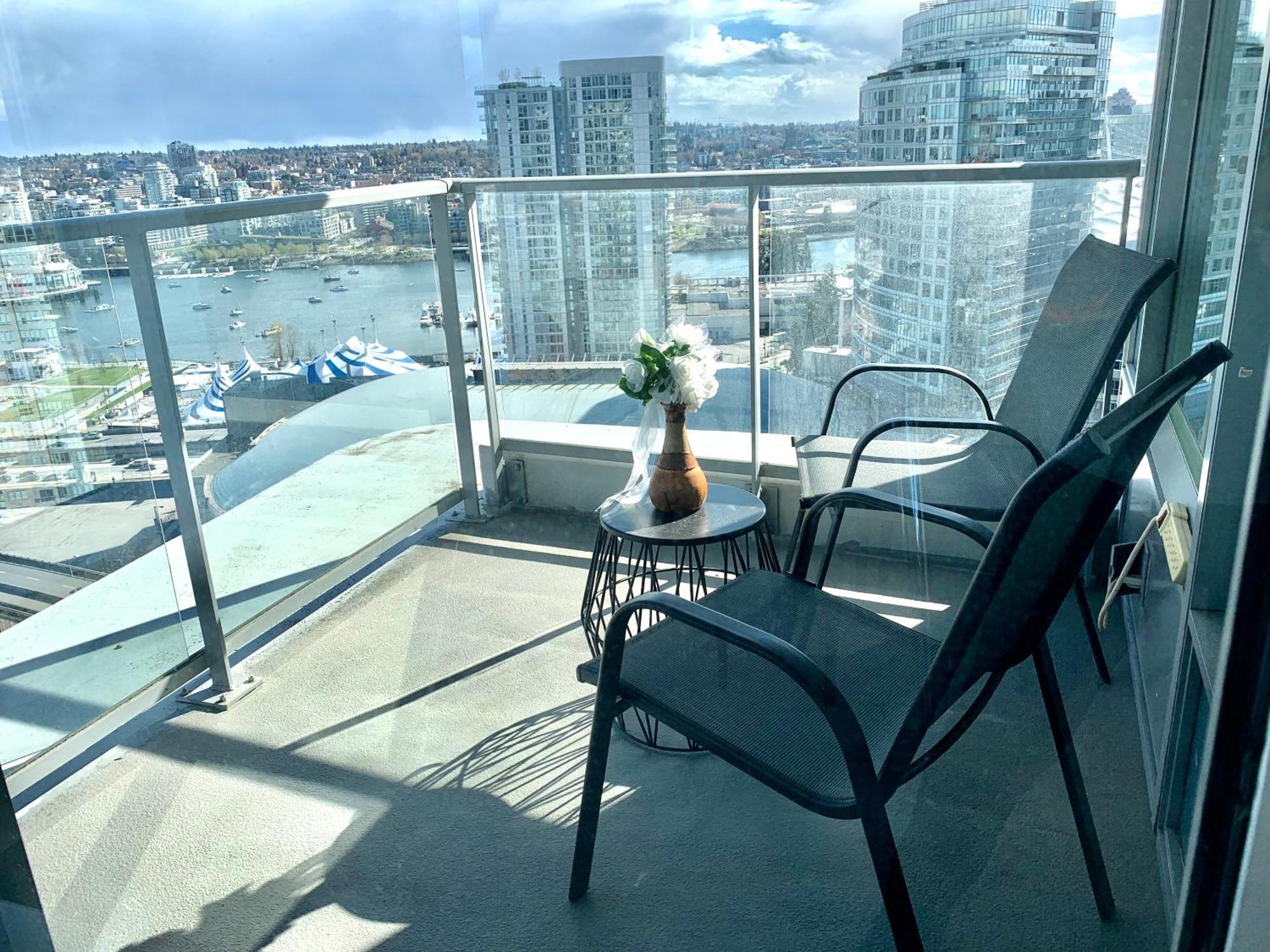 Downtown 3Br 2Ba Views Skytrain Free Parking Apartment Vancouver Exterior photo