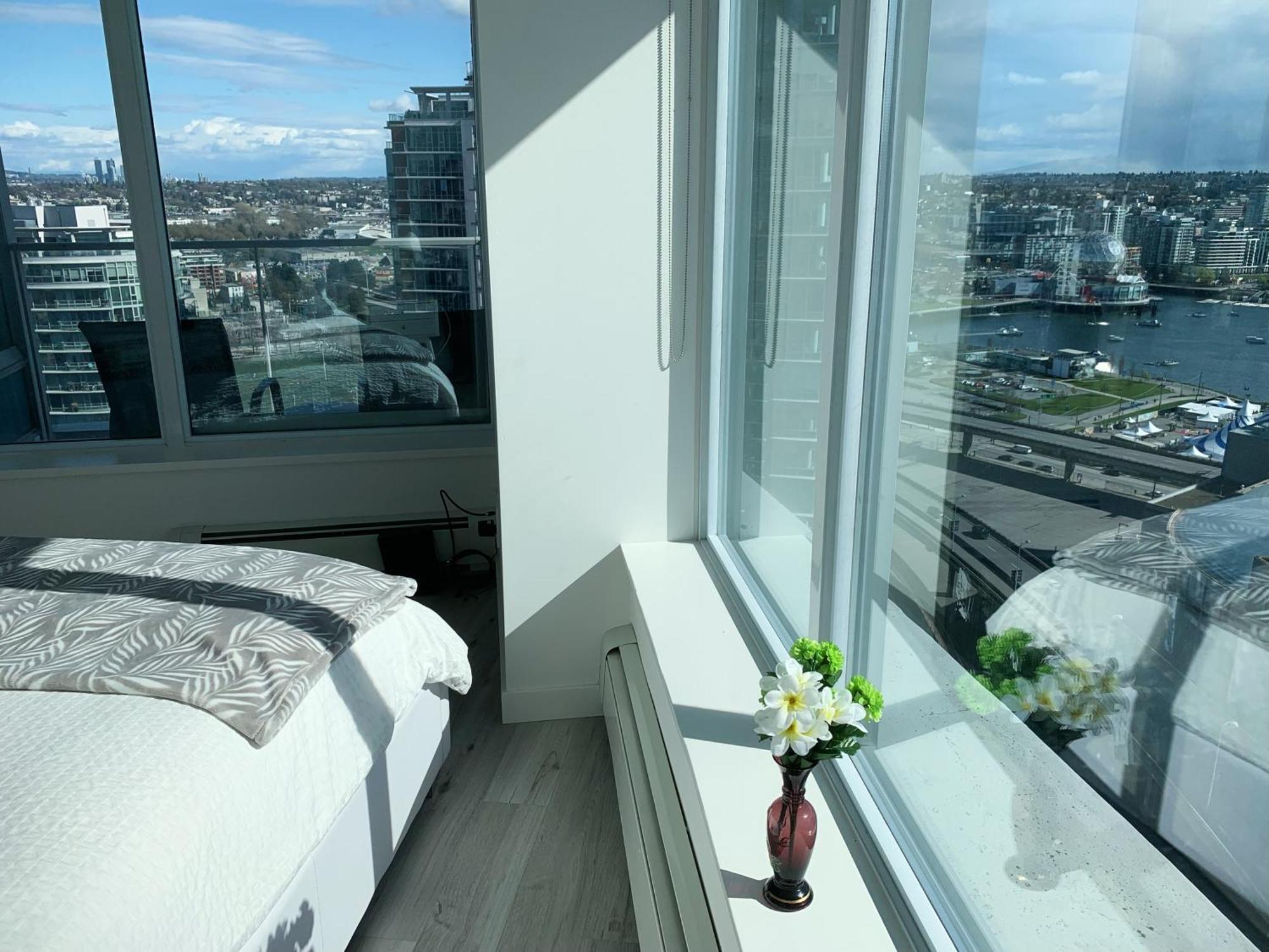 Downtown 3Br 2Ba Views Skytrain Free Parking Apartment Vancouver Exterior photo